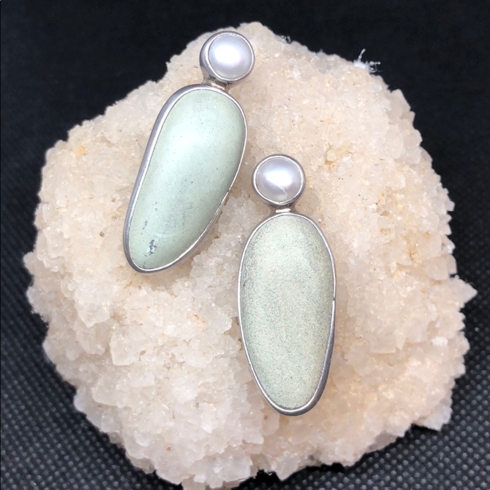 Echo of the dreamers/ Mars Valentino earrings